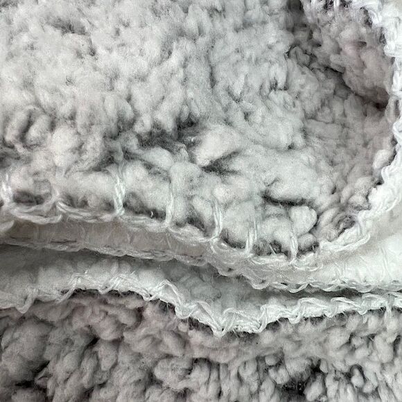 Home Collection Sherpa Throw Gray and White - Picture 6 of 11